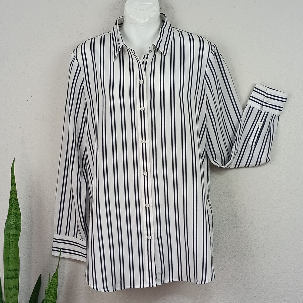Banana Republic Women Classic Fit black and white Stripped buttoned down Top M
